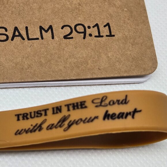 NEW INSPIRATIONAL FAITH CANVAS POUCH, NOTEPAD, PEN, BOOKMARK & KEYCHAIN GIFT SET - Picture 4 of 10